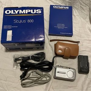 Olympus Stylus 800 Digital Camera Kit